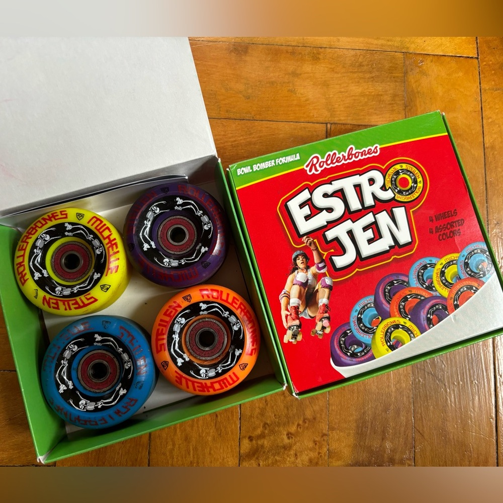 Estrojen Rollerbones Bowl Bombers with a fresh set of Redz Bearrings